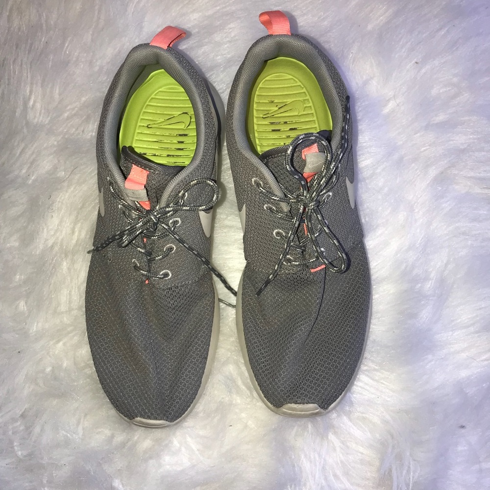 Roshes - Picture 2 of 5